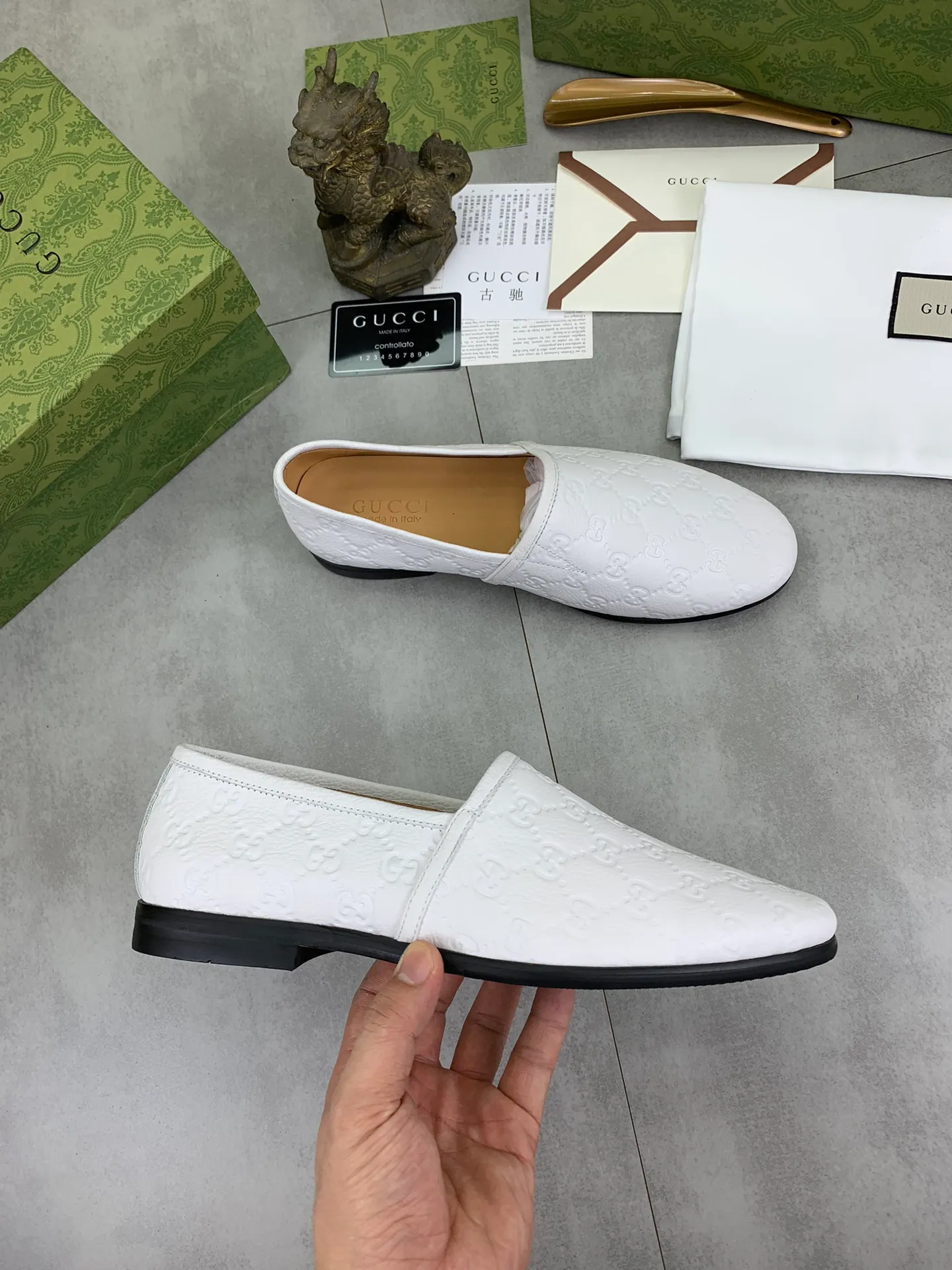 Men's Men's Shoes 💰P500💰【New Style】Water-dyed Niuli Gucci's most popular selection of lazy slip-on leather shoes (Gucci) official website latest Gucci lazy leather shoes, hot style 💥 simple and elegant style, exclusive for trendy men. Unique official website latest brand original double G embossing Elements 👑 Original Gucci decoration, fashionable and elegant, fabric original calfskin ✅ fully imported first-layer cowhide lining, official website designated wear-resistant, rubber business outsole, classic model taken at the counter in real life 🎬38-44 Various colors available
